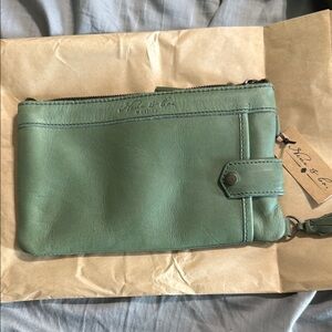 Nena & Co Green Crossbody Bag Minimalist Design